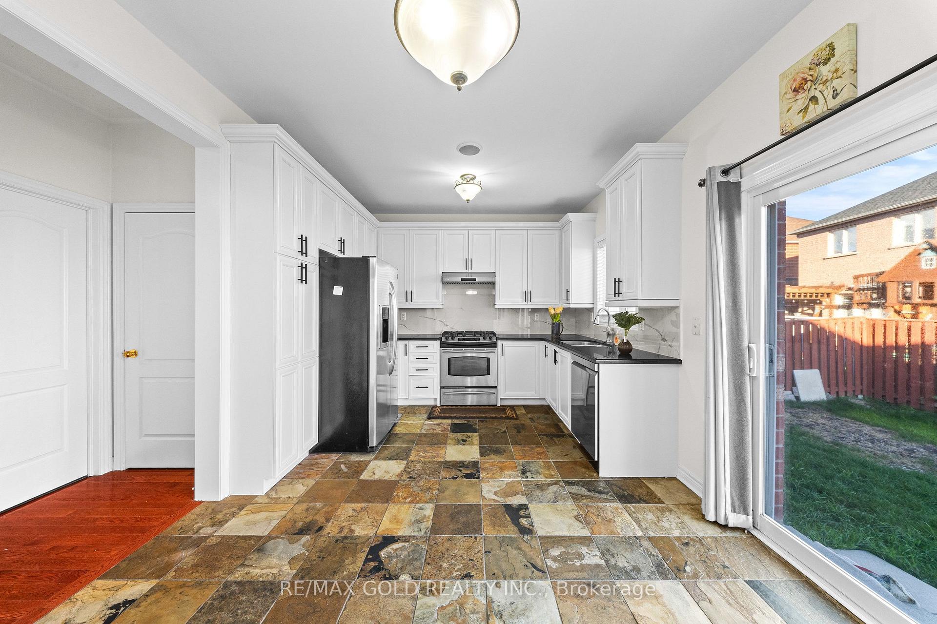 Photo 7 of 11 Maple Valley Street, Brampton, Bram East — HOMEH