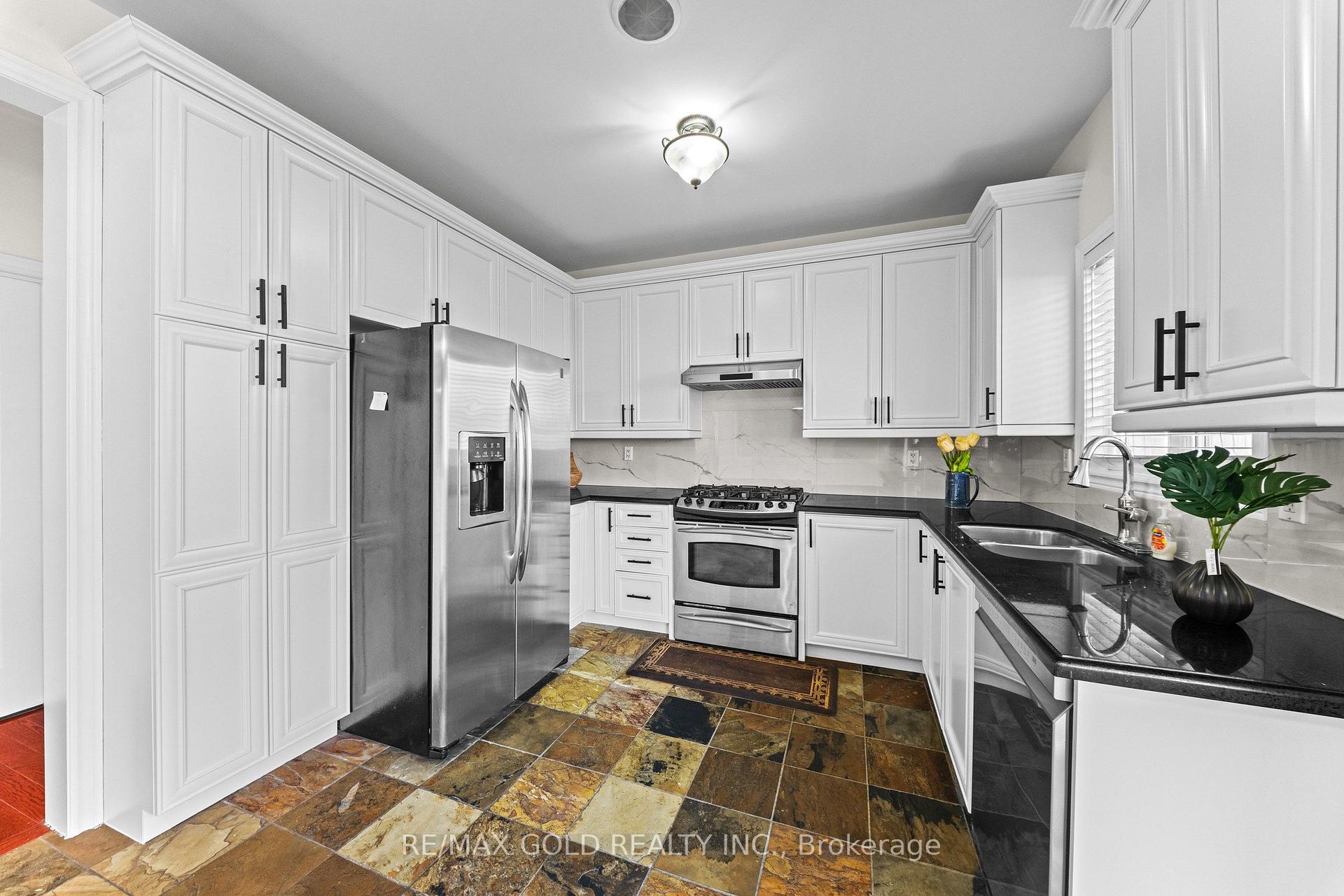 Photo 8 of 11 Maple Valley Street, Brampton, Bram East — HOMEH