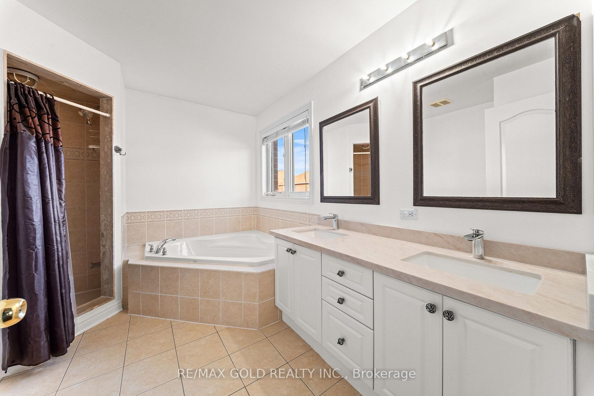 Photo 15 of 11 Maple Valley Street, Brampton, Bram East — HOMEH