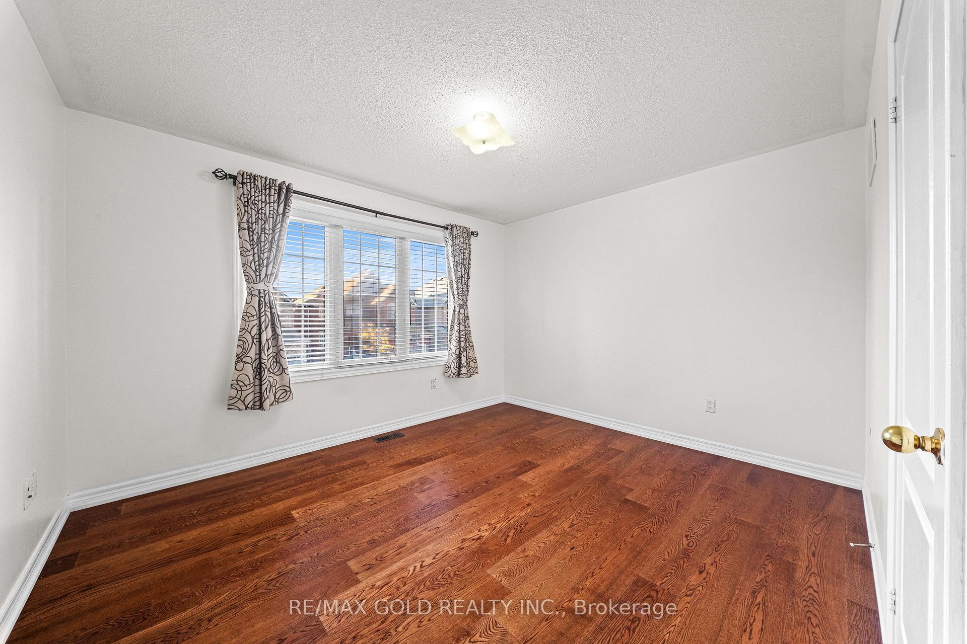 Photo 19 of 11 Maple Valley Street, Brampton, Bram East — HOMEH