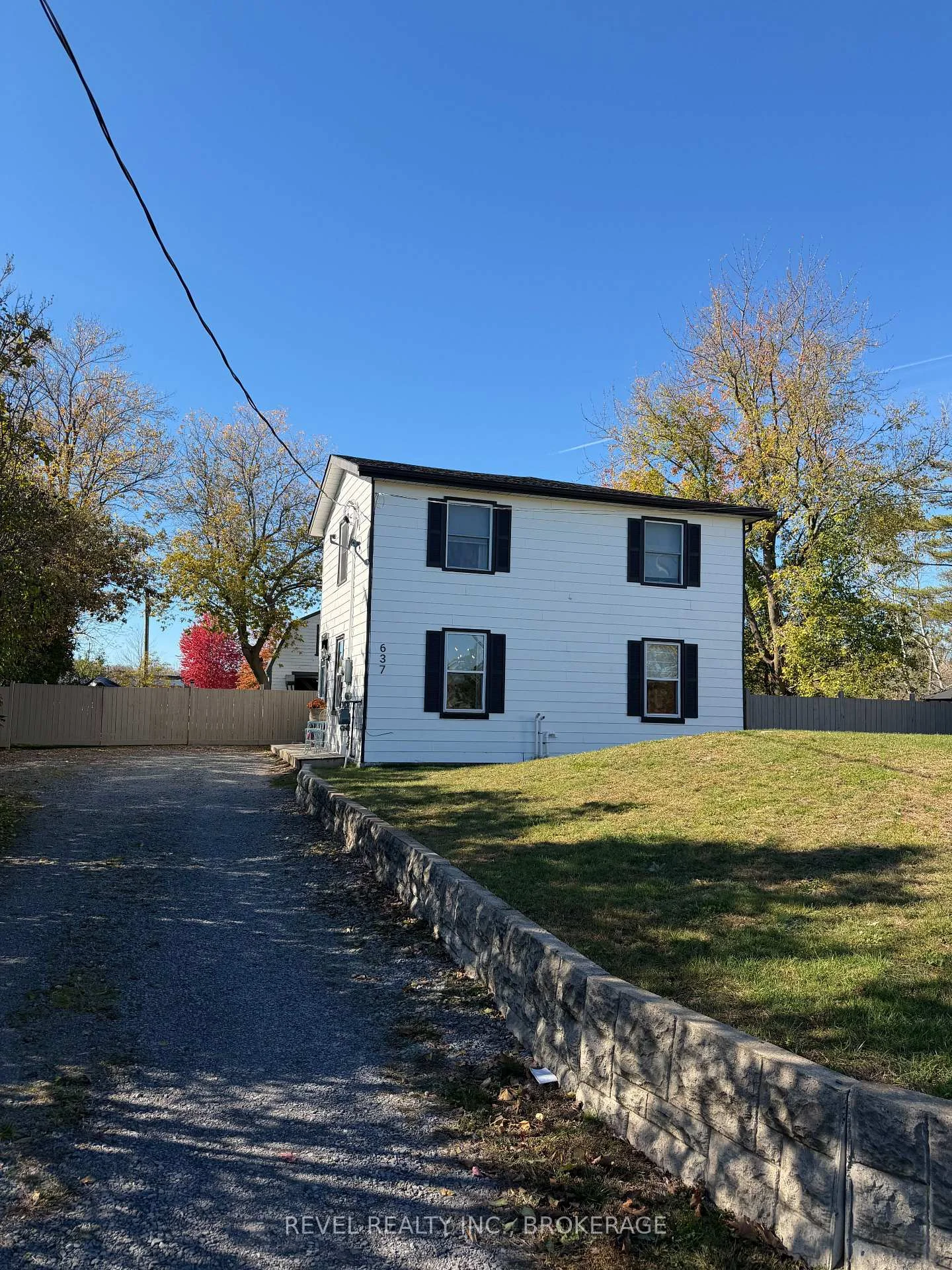 Photo of 637 Collins Bay Road