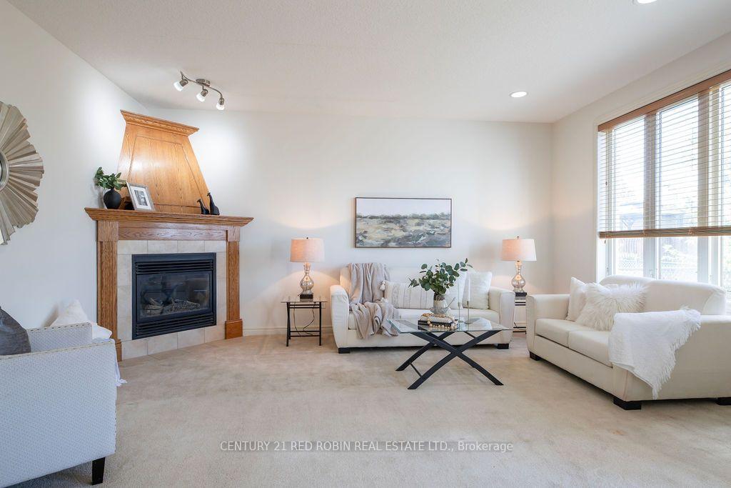 Photo 3 of 516 Harris Circle, Strathroy-Caradoc, NE — HOMEH