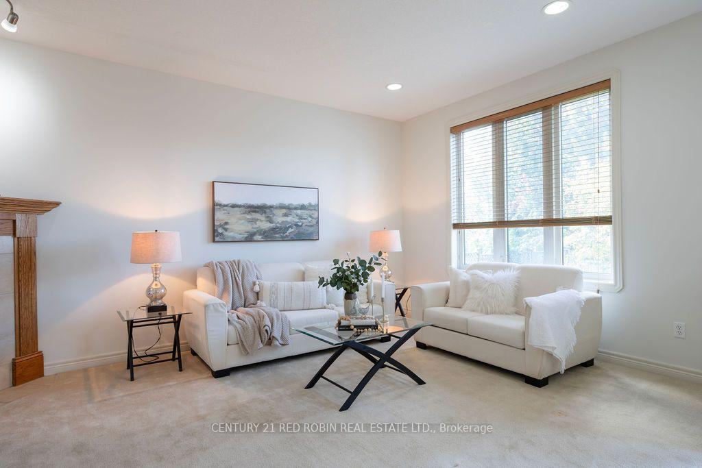 Photo 4 of 516 Harris Circle, Strathroy-Caradoc, NE — HOMEH