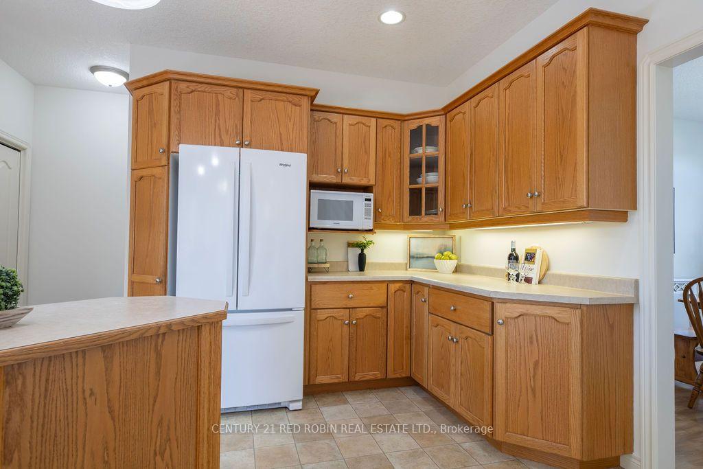 Photo 8 of 516 Harris Circle, Strathroy-Caradoc, NE — HOMEH