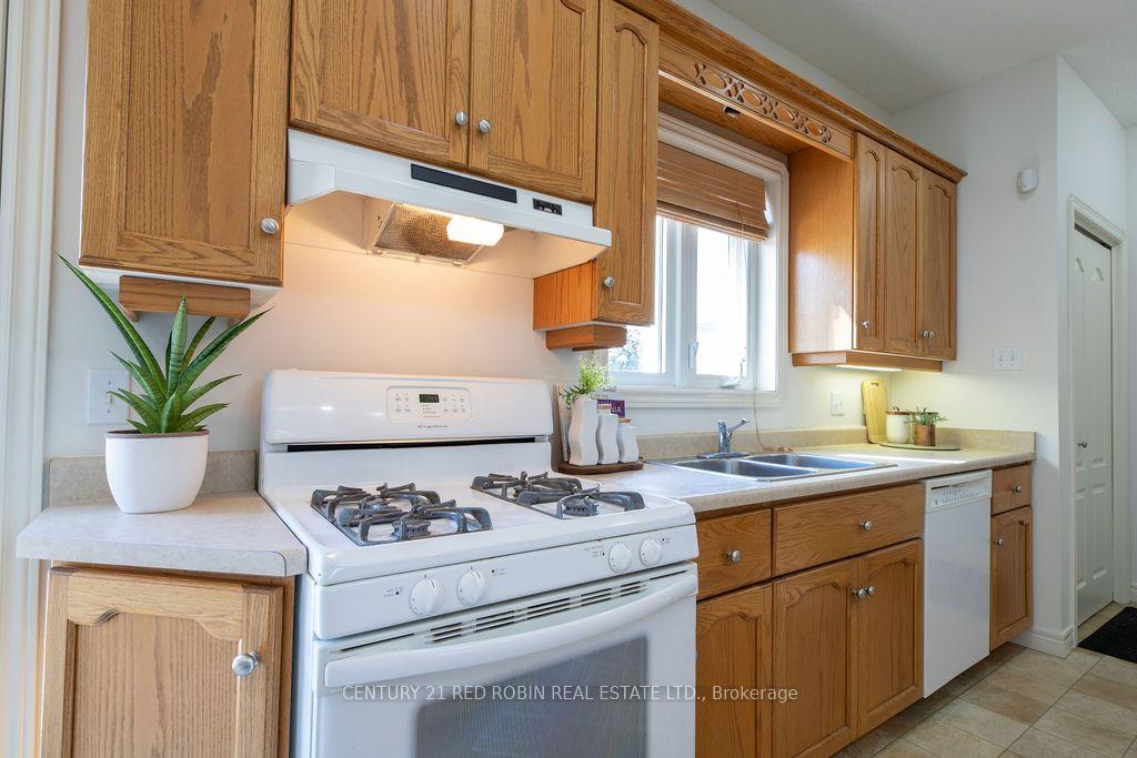 Photo 9 of 516 Harris Circle, Strathroy-Caradoc, NE — HOMEH