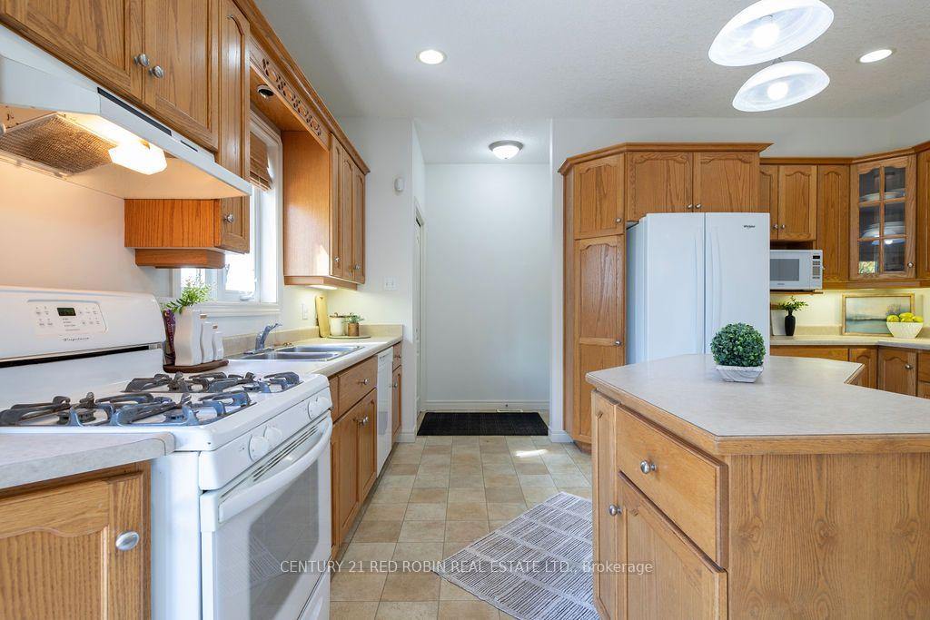 Photo 10 of 516 Harris Circle, Strathroy-Caradoc, NE — HOMEH