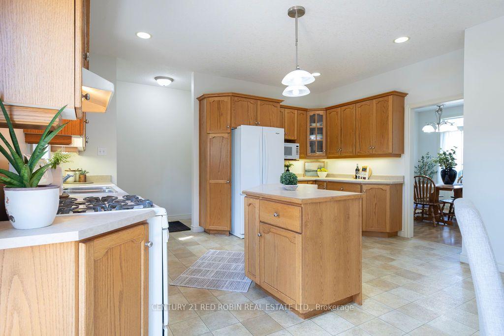 Photo 11 of 516 Harris Circle, Strathroy-Caradoc, NE — HOMEH