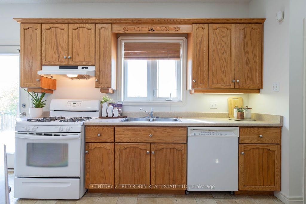 Photo 12 of 516 Harris Circle, Strathroy-Caradoc, NE — HOMEH