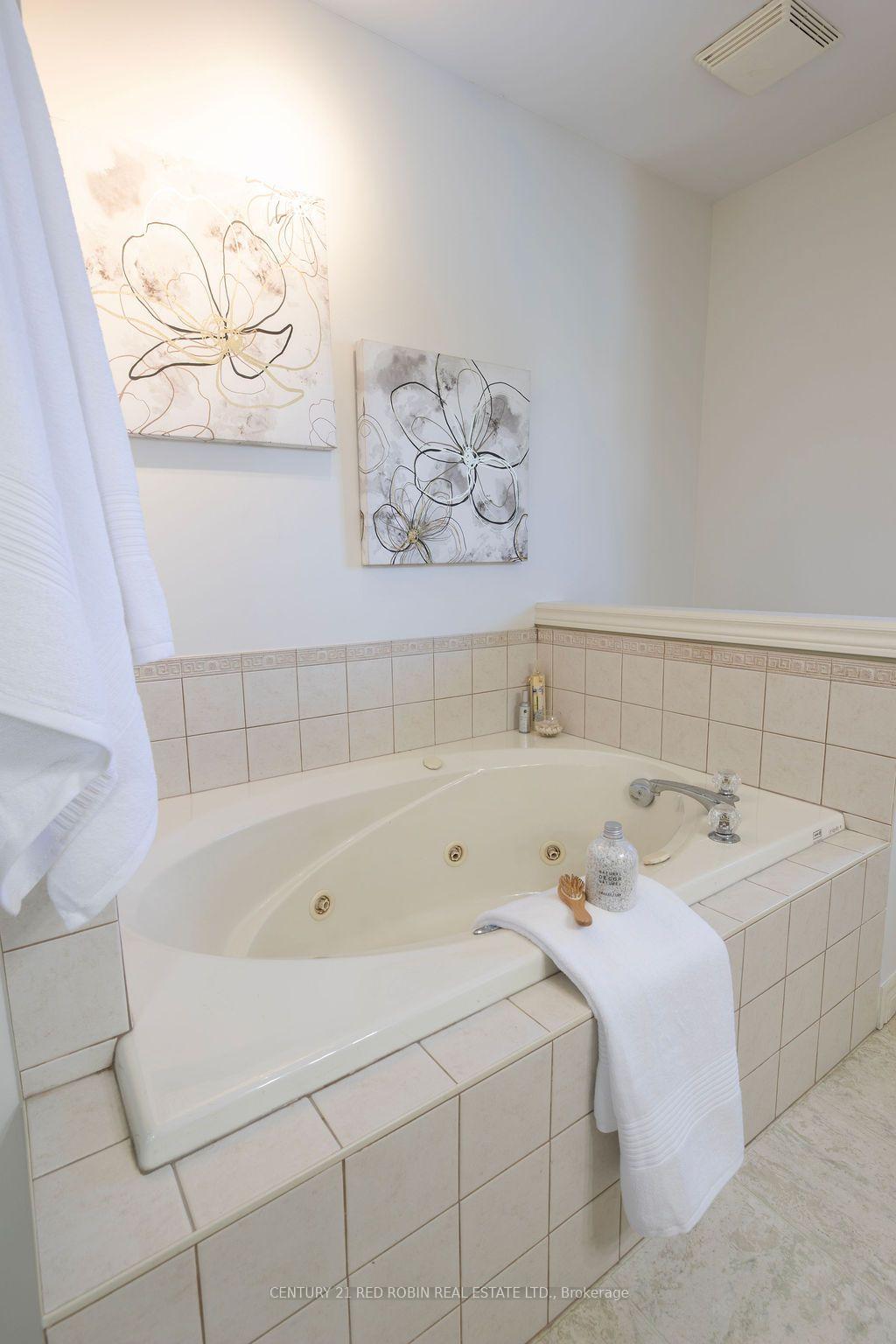 Photo 25 of 516 Harris Circle, Strathroy-Caradoc, NE — HOMEH