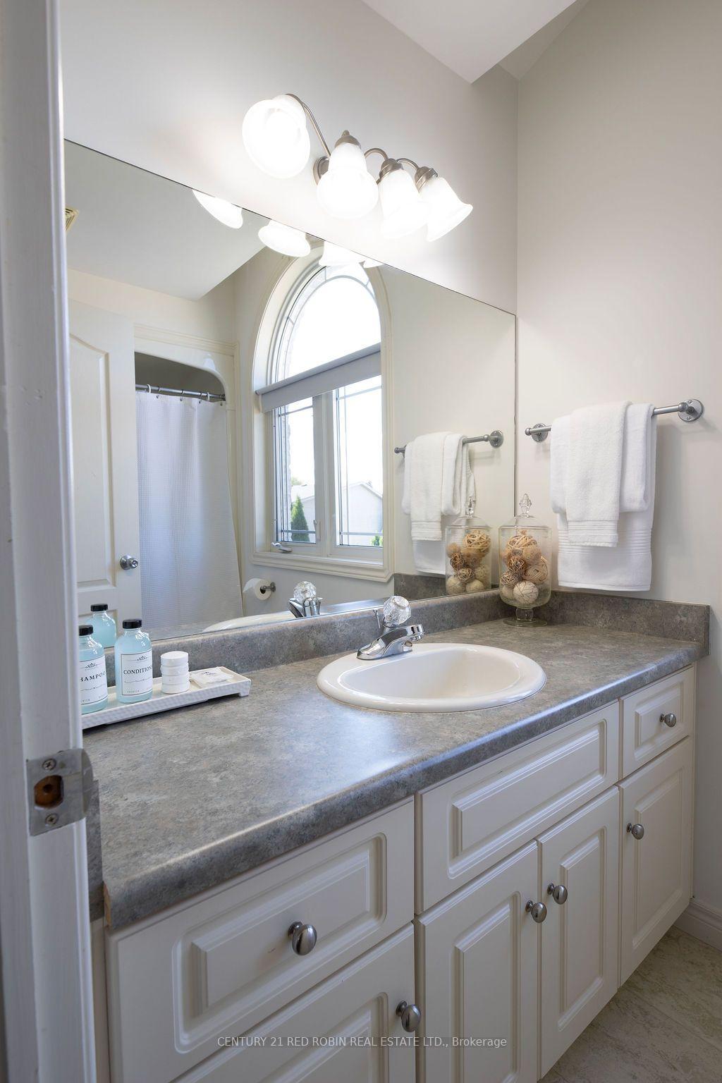 Photo 35 of 516 Harris Circle, Strathroy-Caradoc, NE — HOMEH