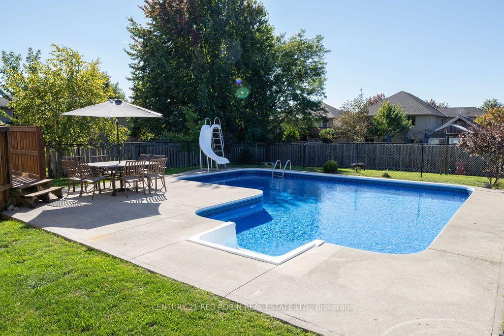 Photo 41 of 516 Harris Circle, Strathroy-Caradoc, NE — HOMEH
