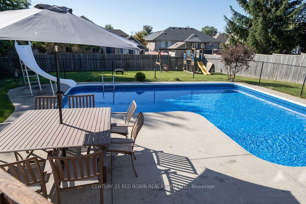 Photo 42 of 516 Harris Circle, Strathroy-Caradoc, NE — HOMEH