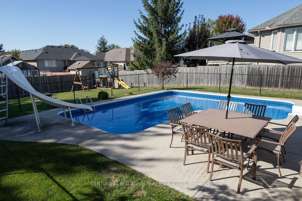 Photo 43 of 516 Harris Circle, Strathroy-Caradoc, NE — HOMEH