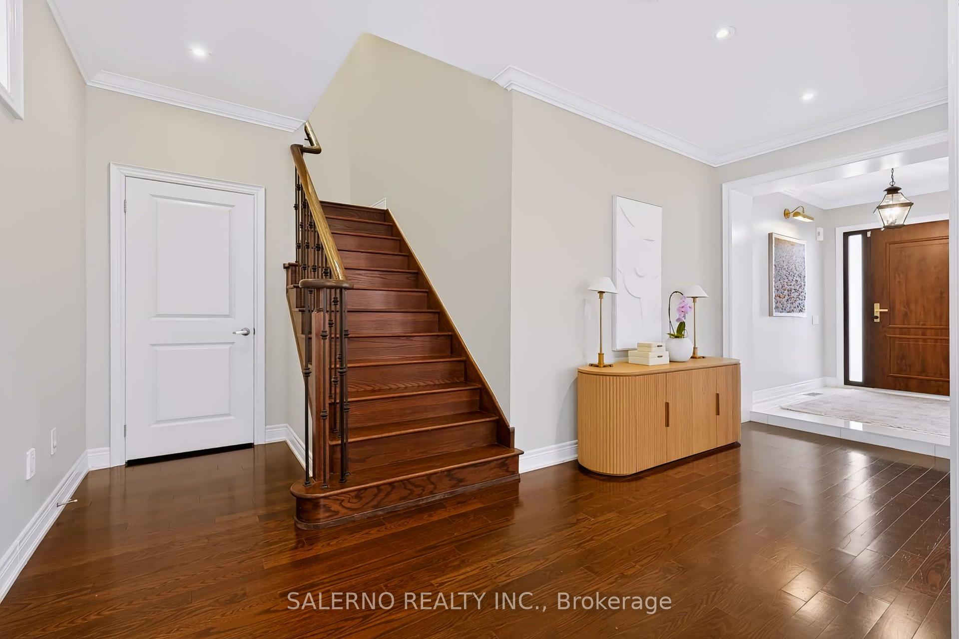 Photo 9 of 45 Woodgate Pines Drive, Vaughan, Kleinburg — HOMEH