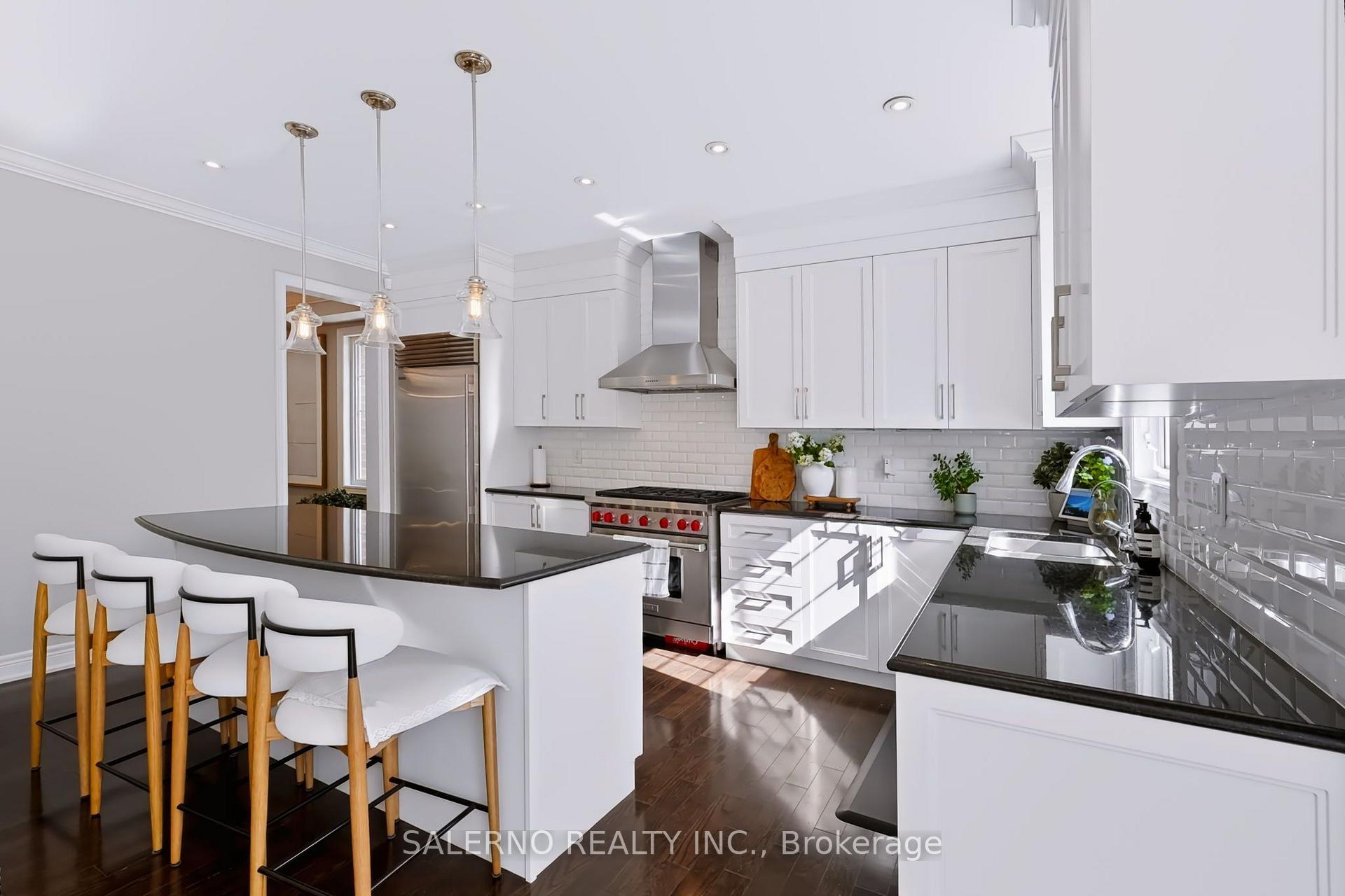 Photo 10 of 45 Woodgate Pines Drive, Vaughan, Kleinburg — HOMEH