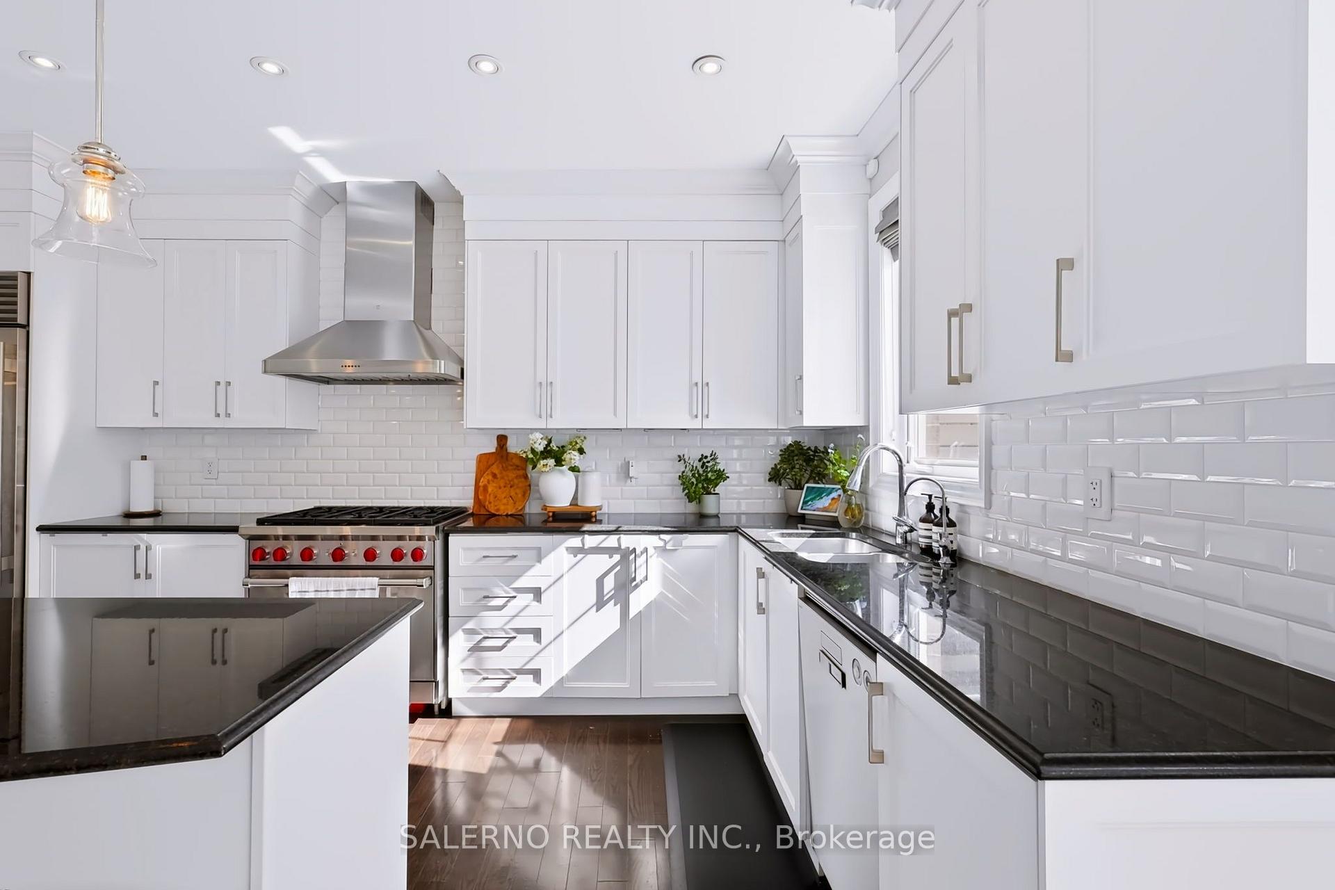 Photo 11 of 45 Woodgate Pines Drive, Vaughan, Kleinburg — HOMEH
