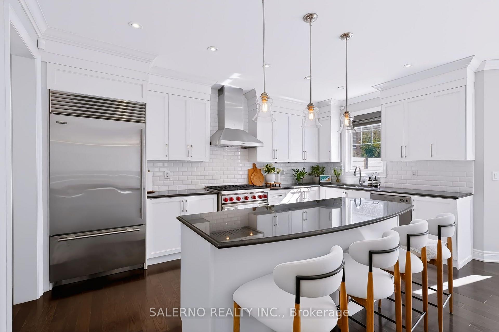 Photo 12 of 45 Woodgate Pines Drive, Vaughan, Kleinburg — HOMEH