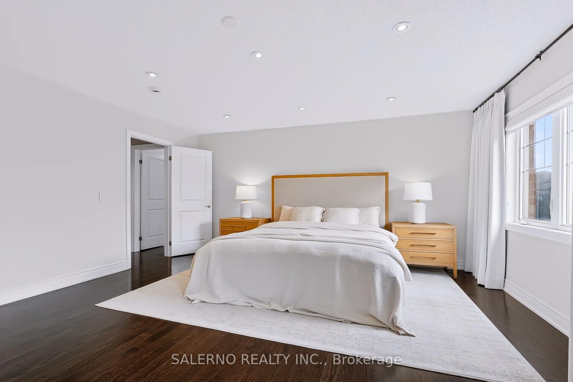 Photo 20 of 45 Woodgate Pines Drive, Vaughan, Kleinburg — HOMEH
