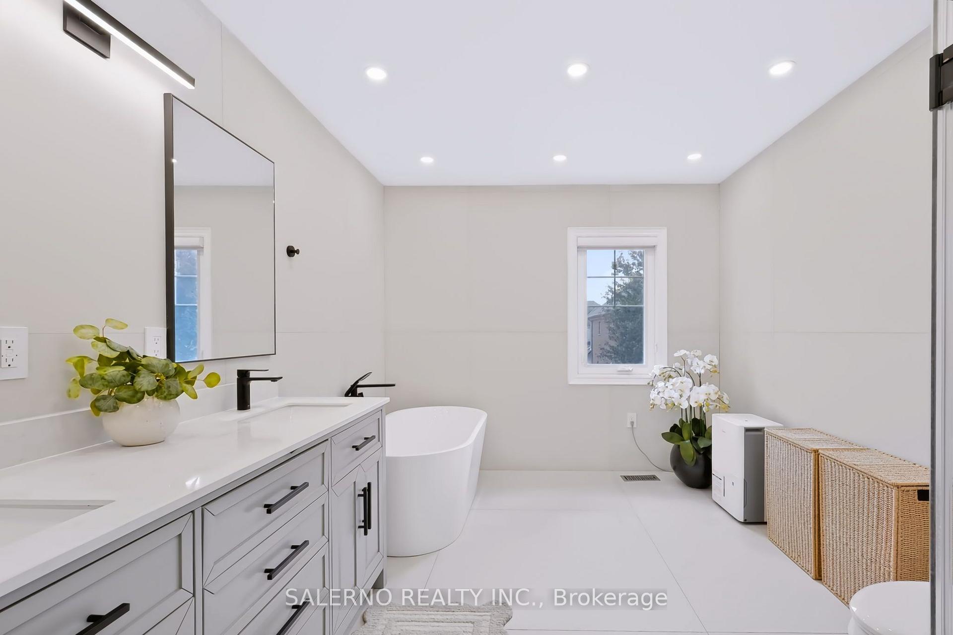 Photo 21 of 45 Woodgate Pines Drive, Vaughan, Kleinburg — HOMEH