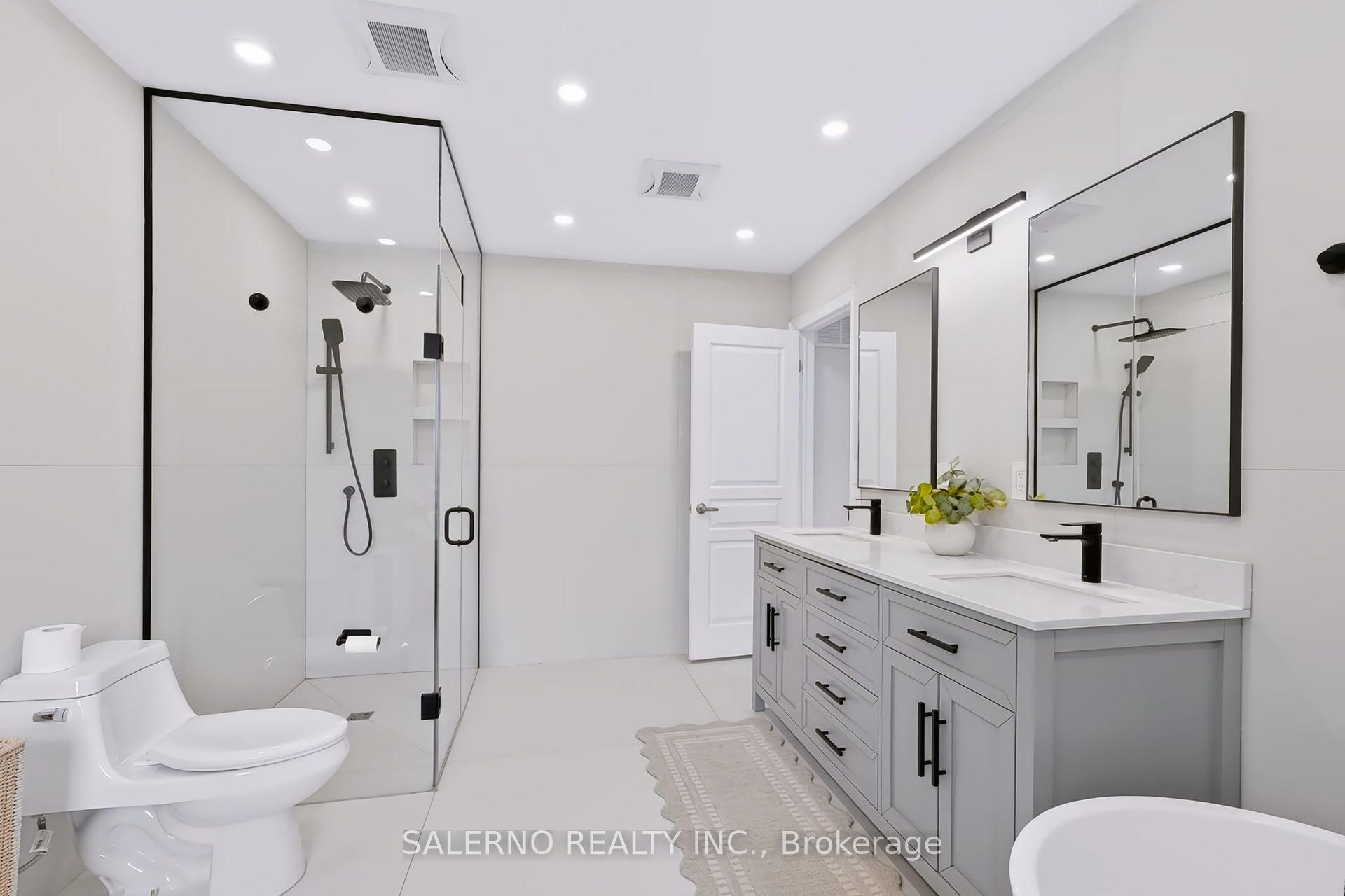 Photo 22 of 45 Woodgate Pines Drive, Vaughan, Kleinburg — HOMEH