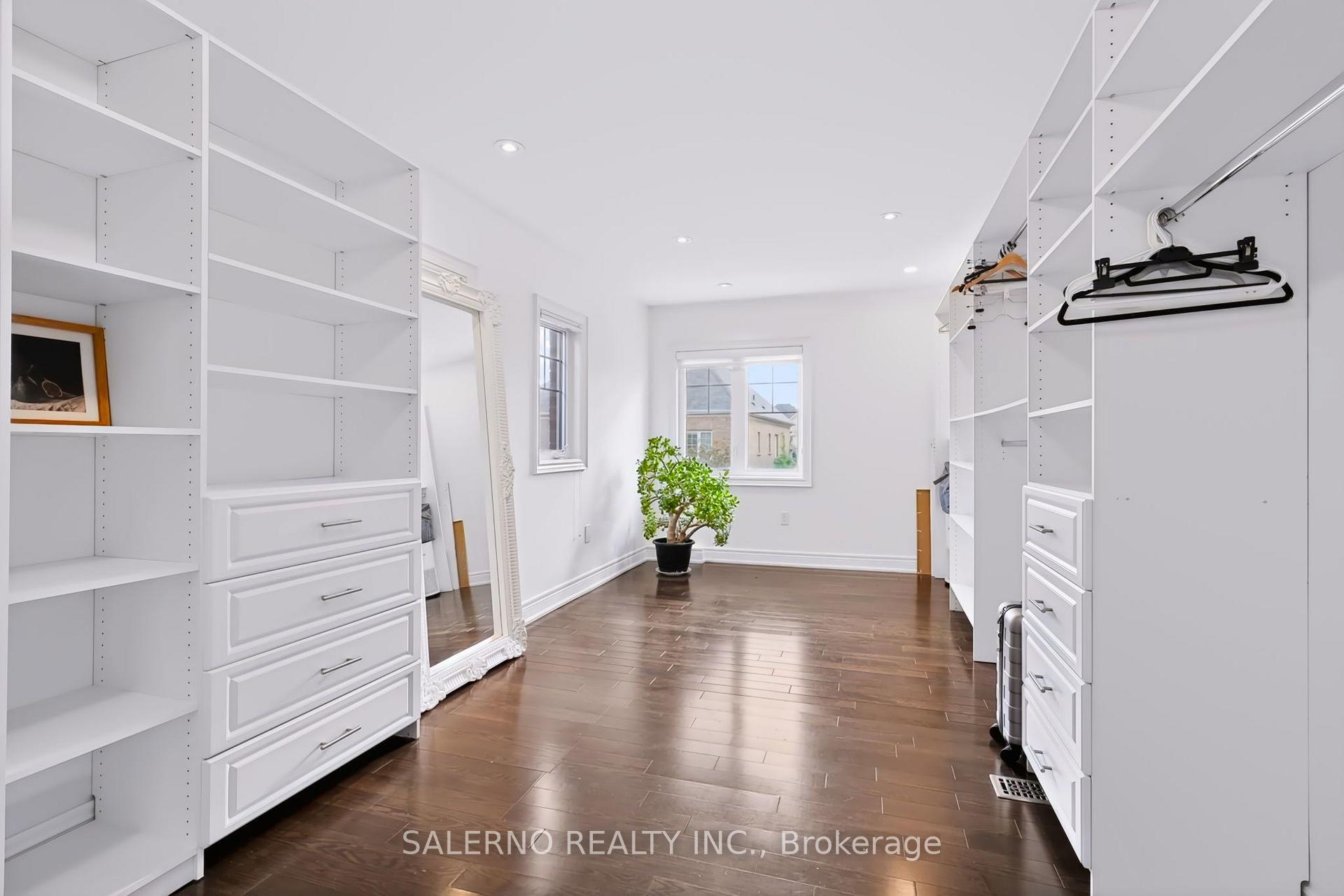 Photo 24 of 45 Woodgate Pines Drive, Vaughan, Kleinburg — HOMEH