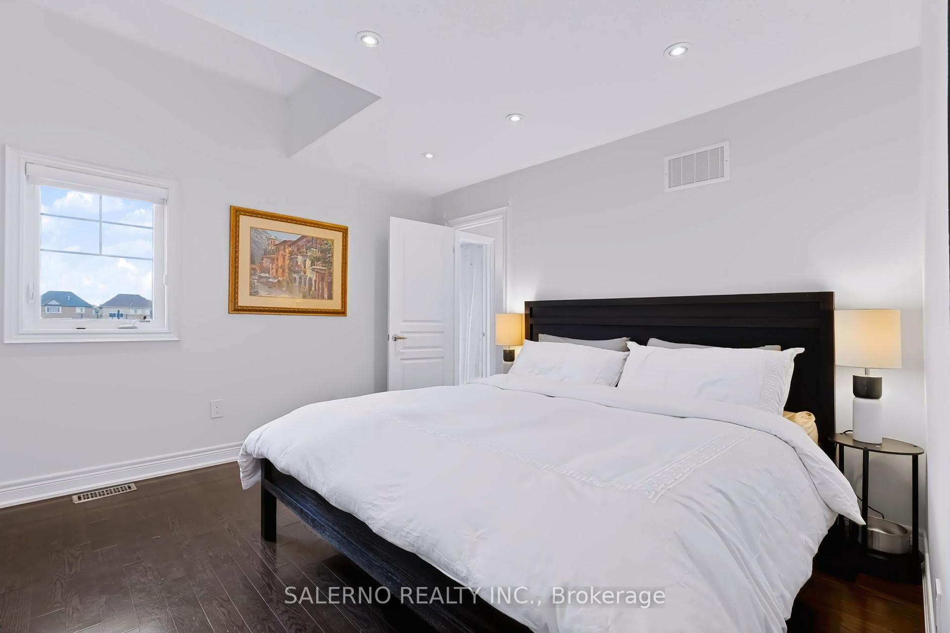 Photo 25 of 45 Woodgate Pines Drive, Vaughan, Kleinburg — HOMEH