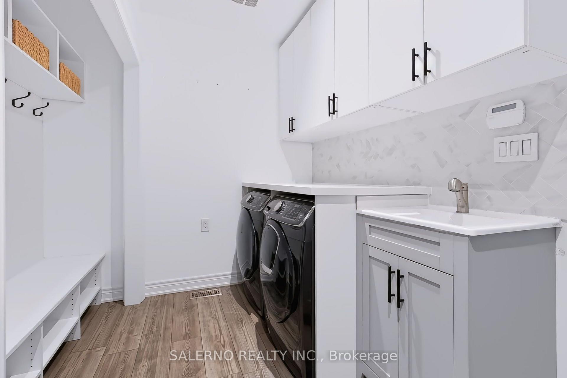Photo 30 of 45 Woodgate Pines Drive, Vaughan, Kleinburg — HOMEH