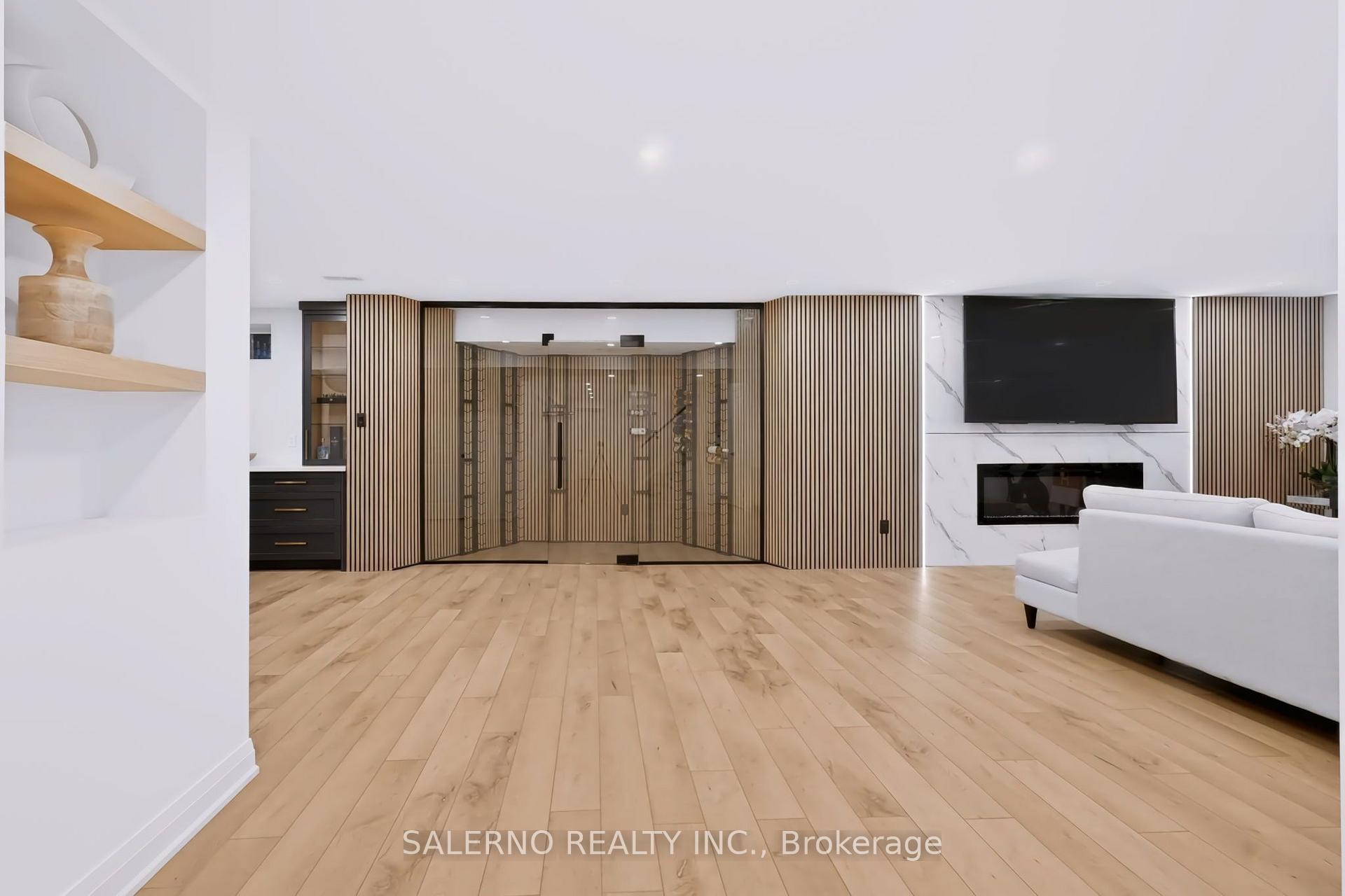 Photo 32 of 45 Woodgate Pines Drive, Vaughan, Kleinburg — HOMEH