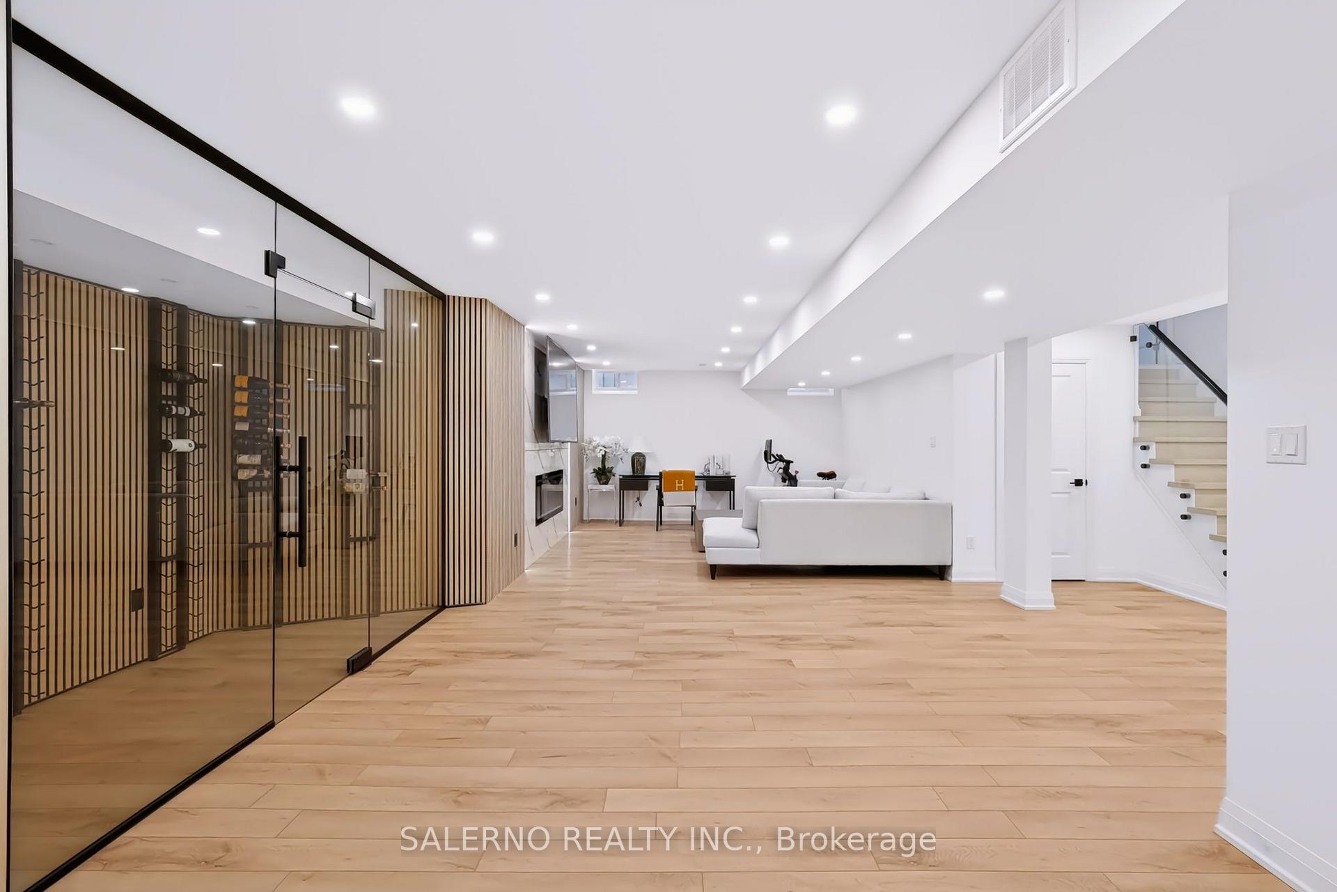 Photo 37 of 45 Woodgate Pines Drive, Vaughan, Kleinburg — HOMEH
