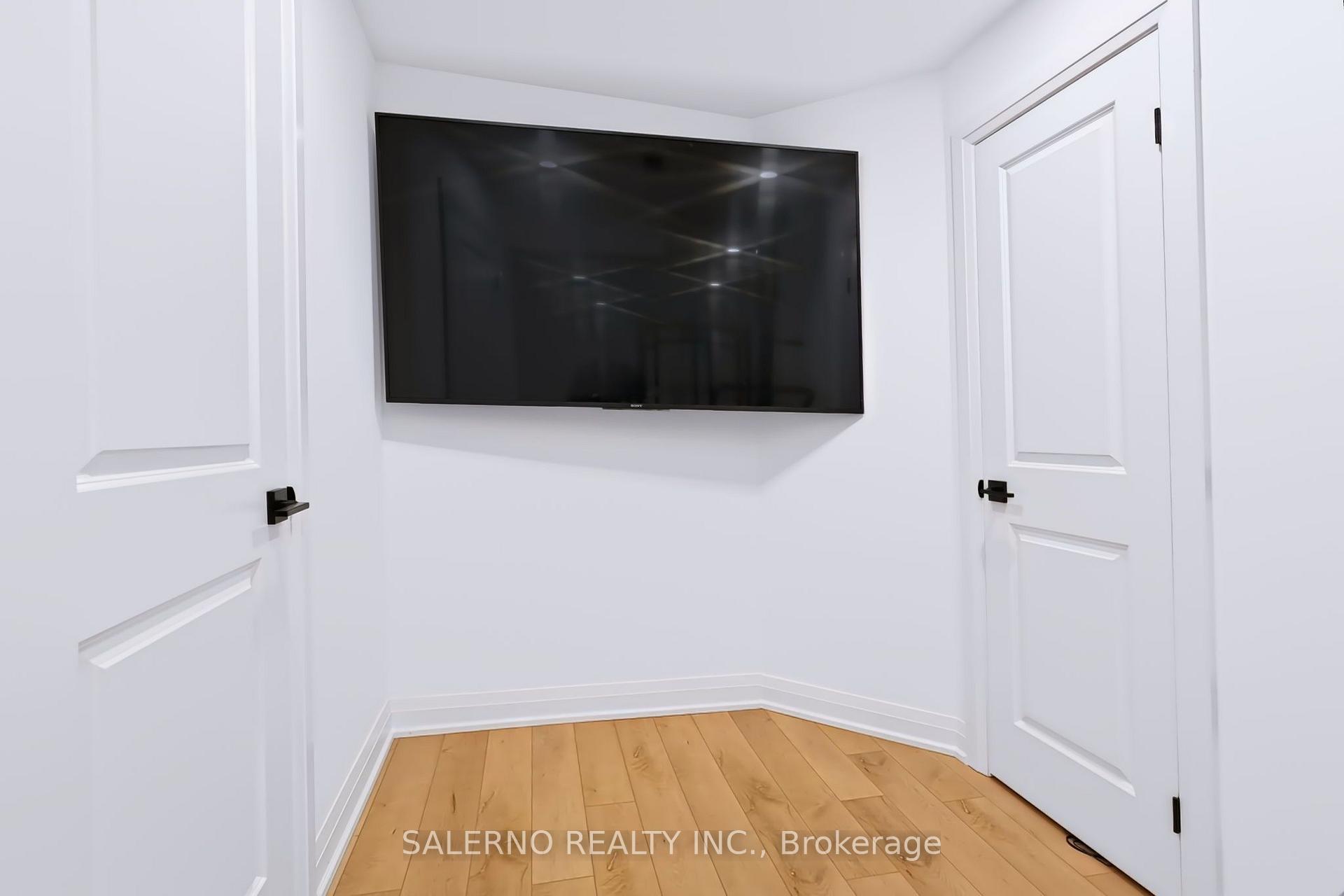 Photo 39 of 45 Woodgate Pines Drive, Vaughan, Kleinburg — HOMEH