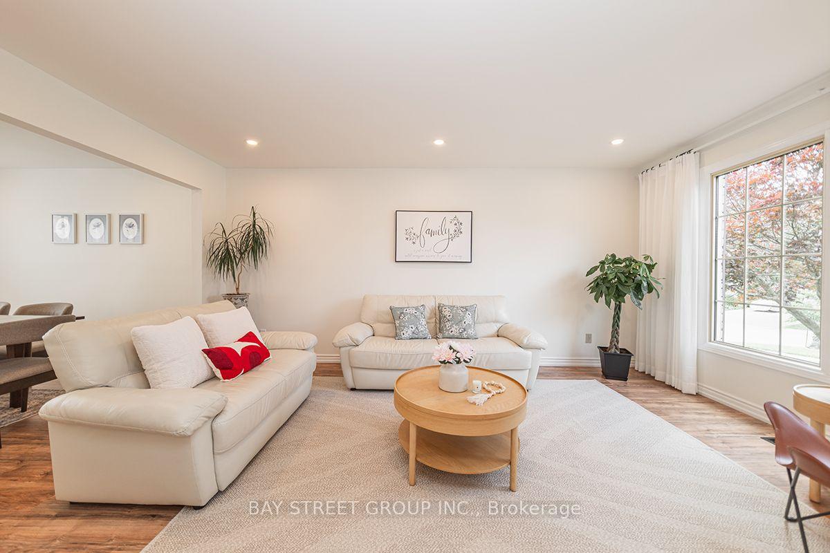 Photo 4 of 338 Prince Of Wales Drive, Whitby, Blue Grass Meadows — HOMEH