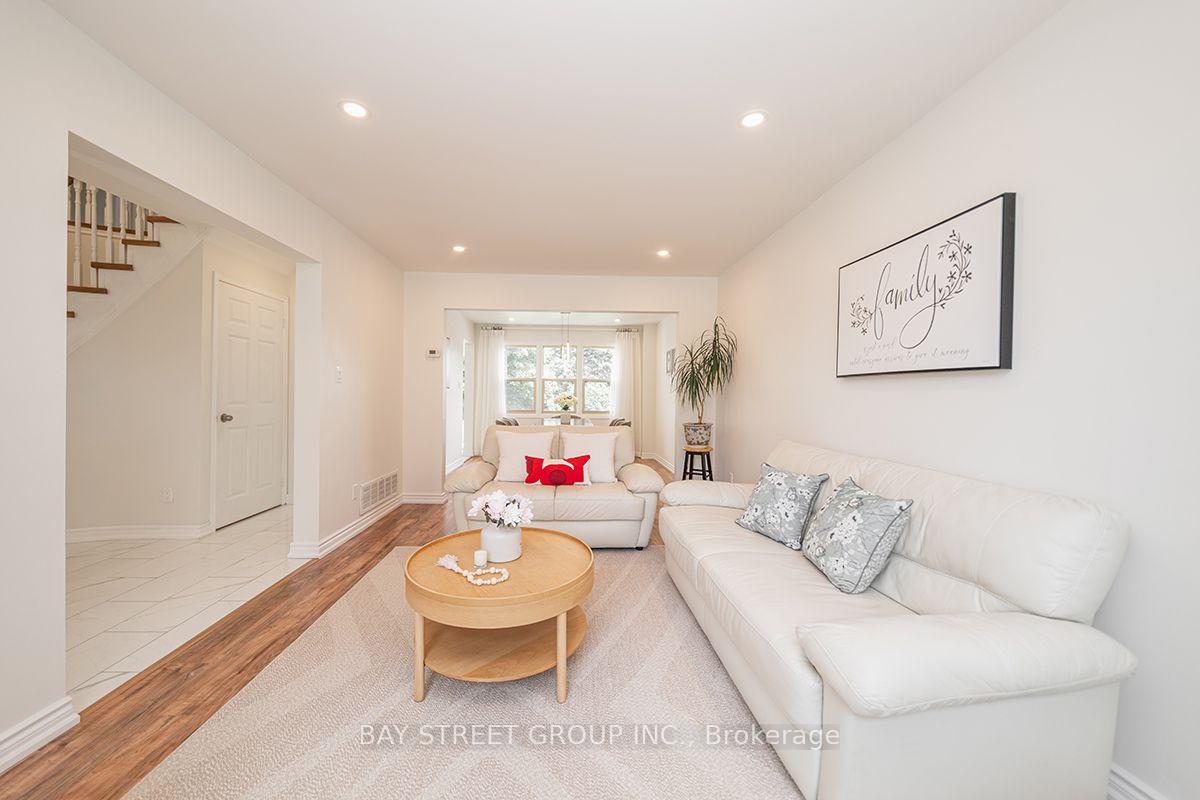Photo 5 of 338 Prince Of Wales Drive, Whitby, Blue Grass Meadows — HOMEH