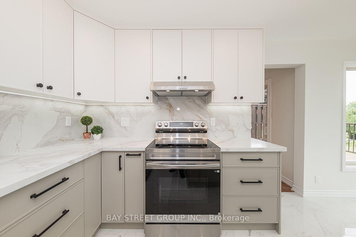 Photo 14 of 338 Prince Of Wales Drive, Whitby, Blue Grass Meadows — HOMEH
