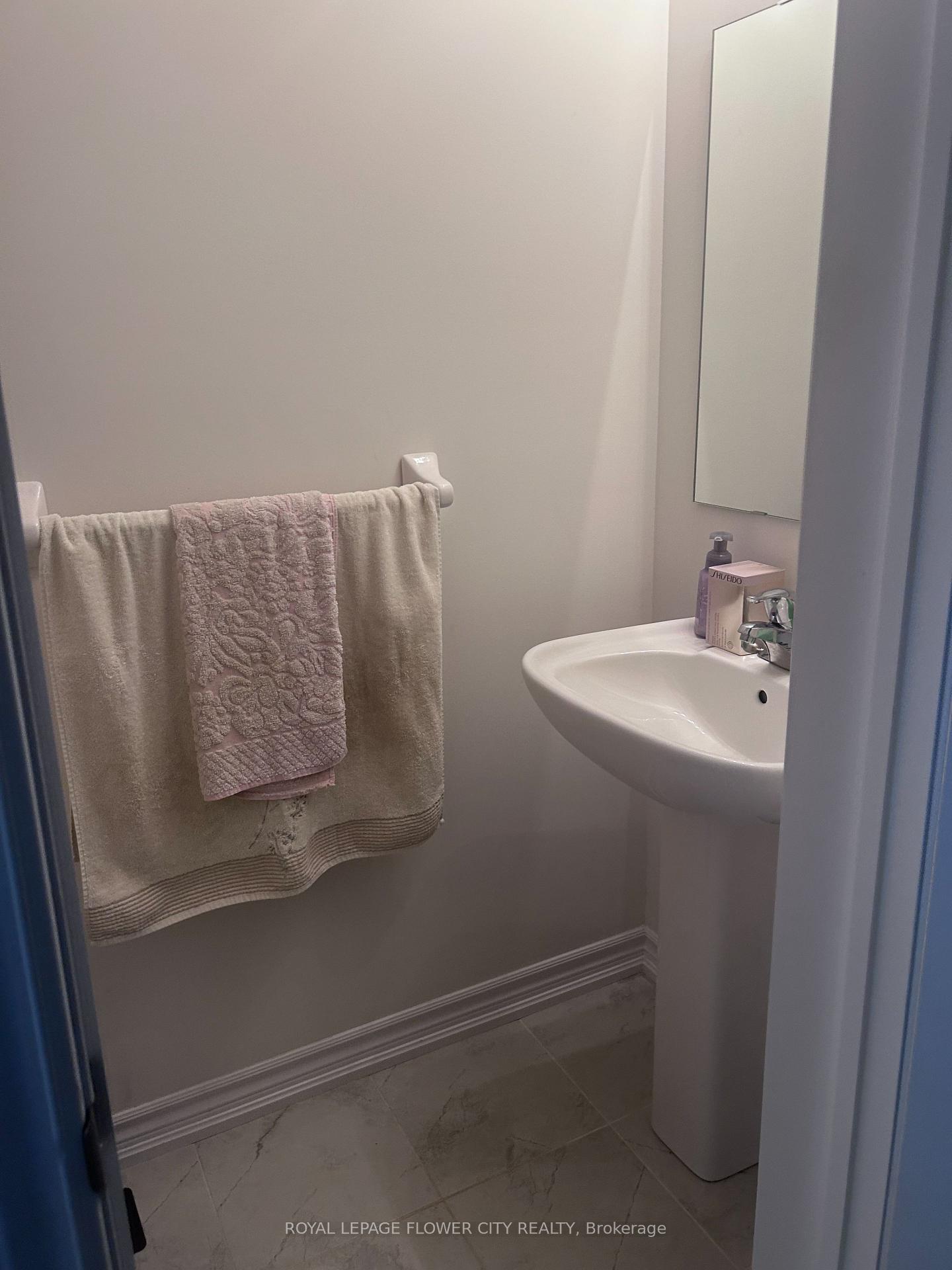 Photo 11 of Unit 11, 88 De Corso Drive, Guelph, Kortright East — HOMEH