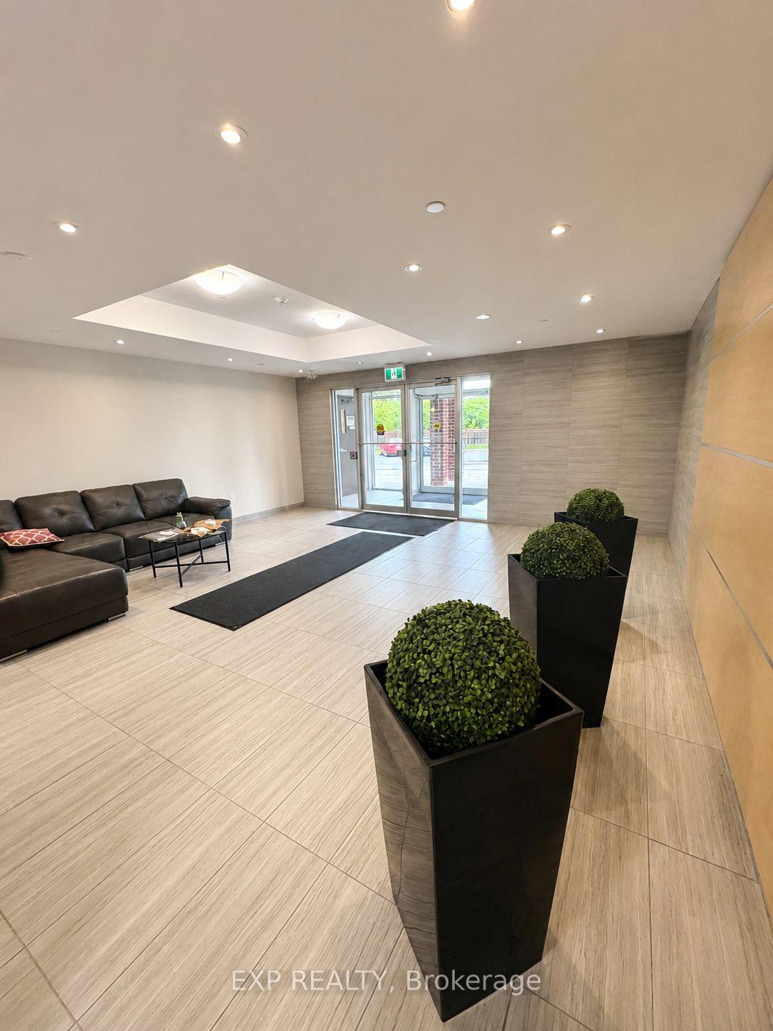 Photo 2 of Unit 124, 80 Aspen Springs Drive, Clarington, Bowmanville — HOMEH