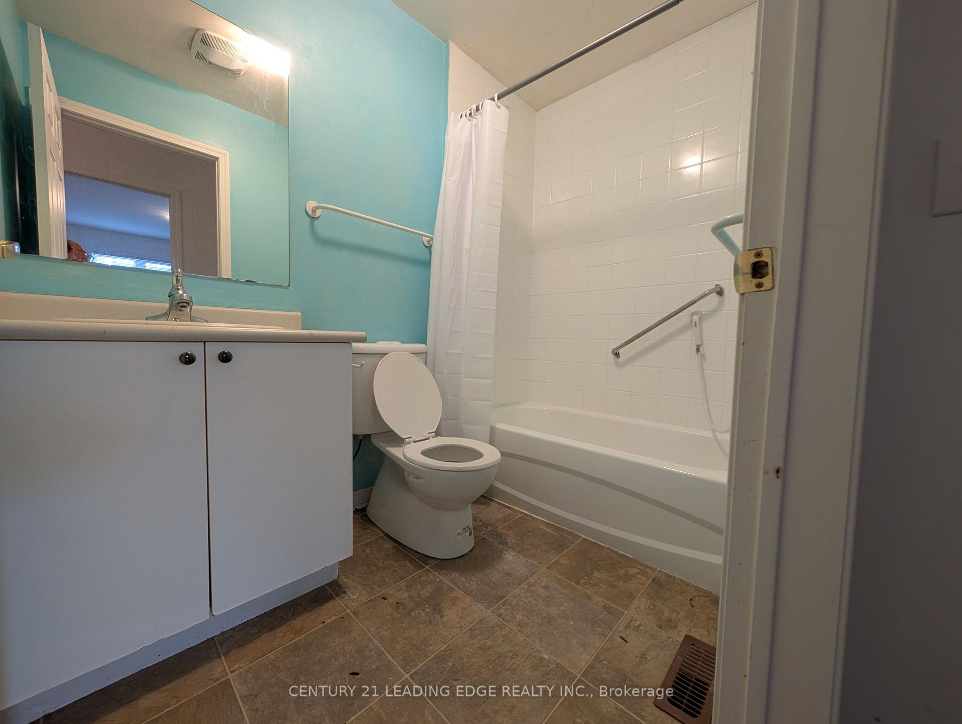 Photo 9 of Unit 3, 736 Kingston Road, Toronto, East End-Danforth — HOMEH