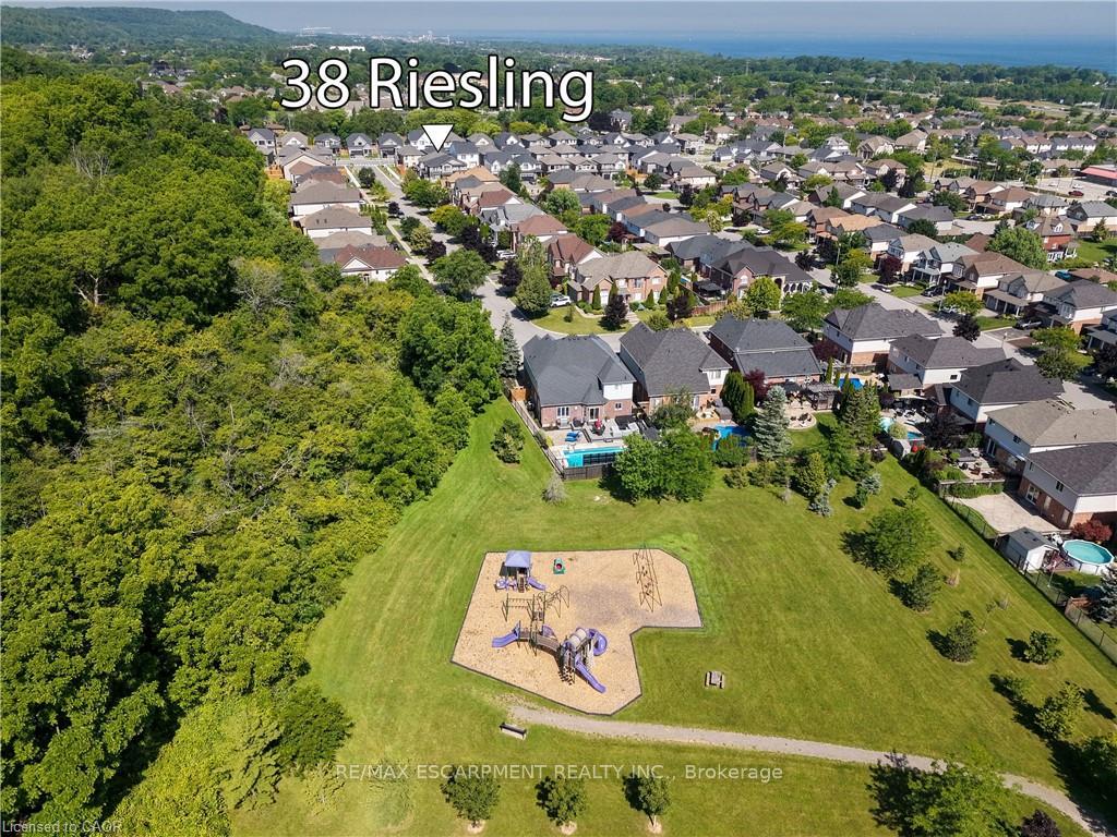 Photo 35 of 38 Riesling Street, Grimsby, Grimsby East — HOMEH