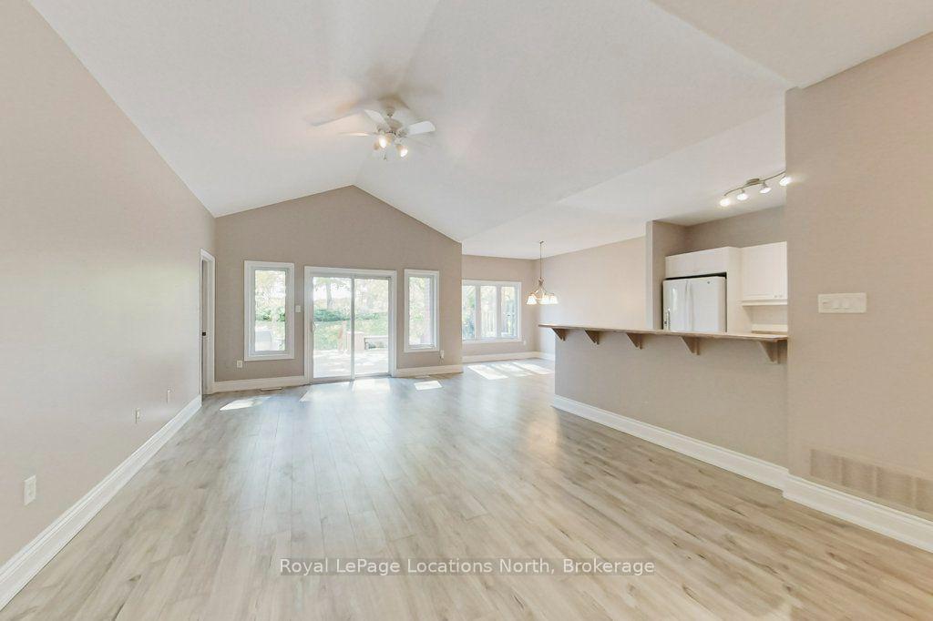 Photo 15 of 52 Thomas Drive, Collingwood — HOMEH