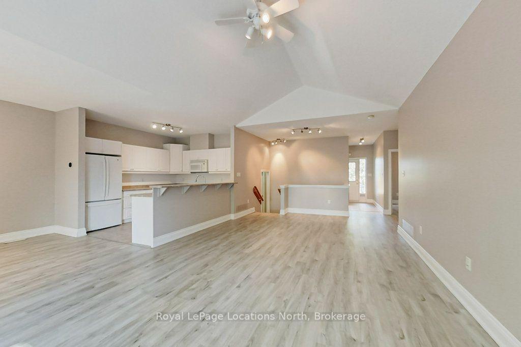 Photo 16 of 52 Thomas Drive, Collingwood — HOMEH