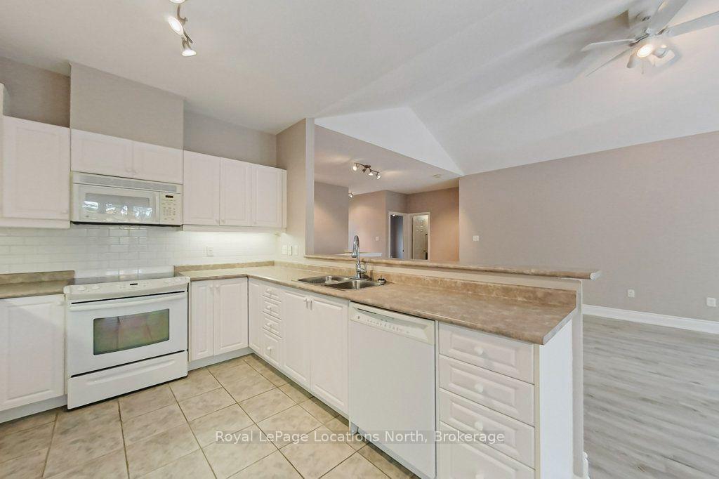 Photo 20 of 52 Thomas Drive, Collingwood — HOMEH
