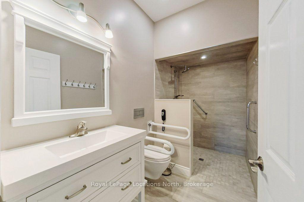 Photo 25 of 52 Thomas Drive, Collingwood — HOMEH