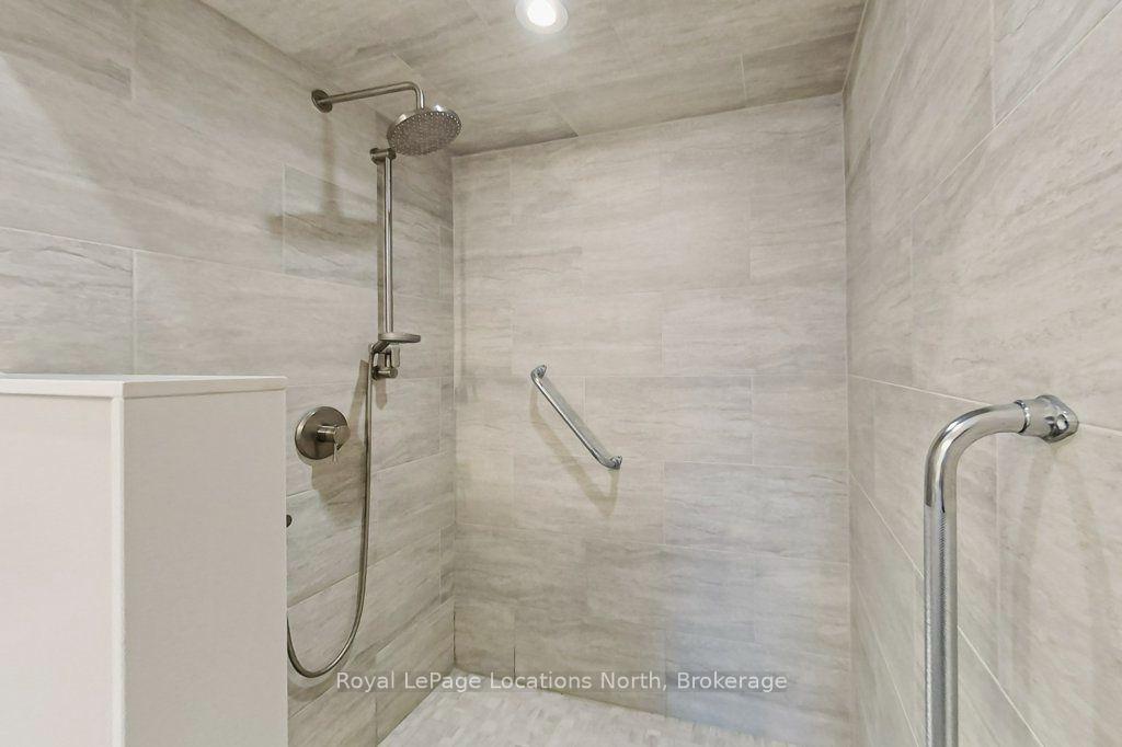 Photo 26 of 52 Thomas Drive, Collingwood — HOMEH