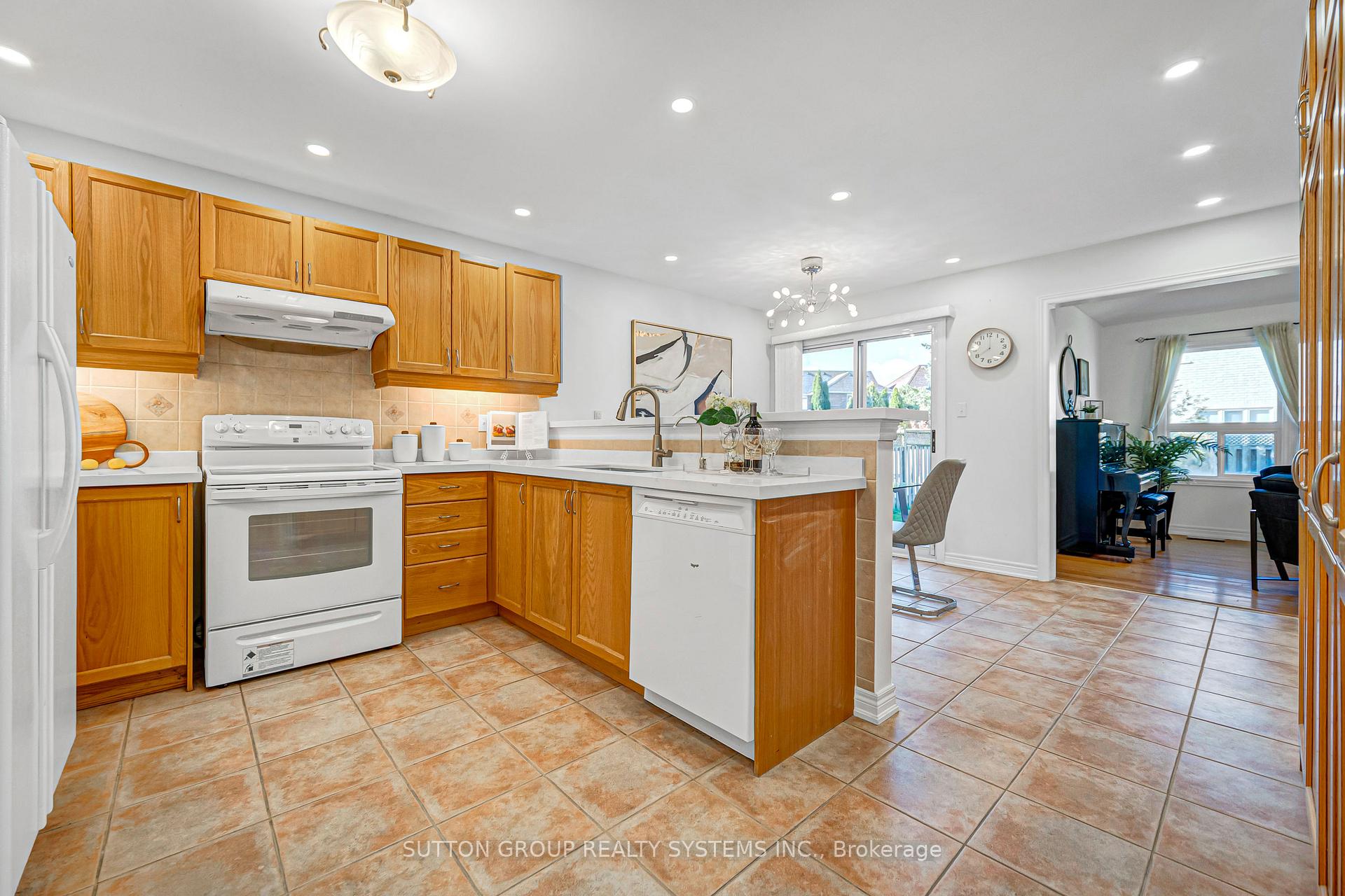 Photo 18 of 48 Landsdown Crescent, Markham, Rural Markham — HOMEH