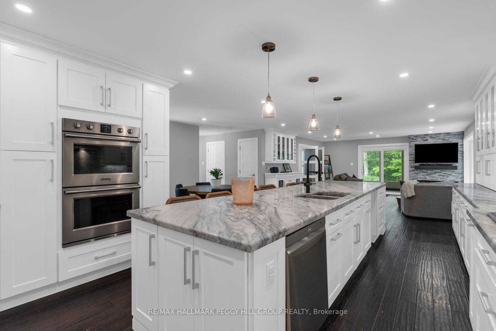 Photo 4 of 1814 Quantz Crescent, Innisfil, Rural Innisfil — HOMEH