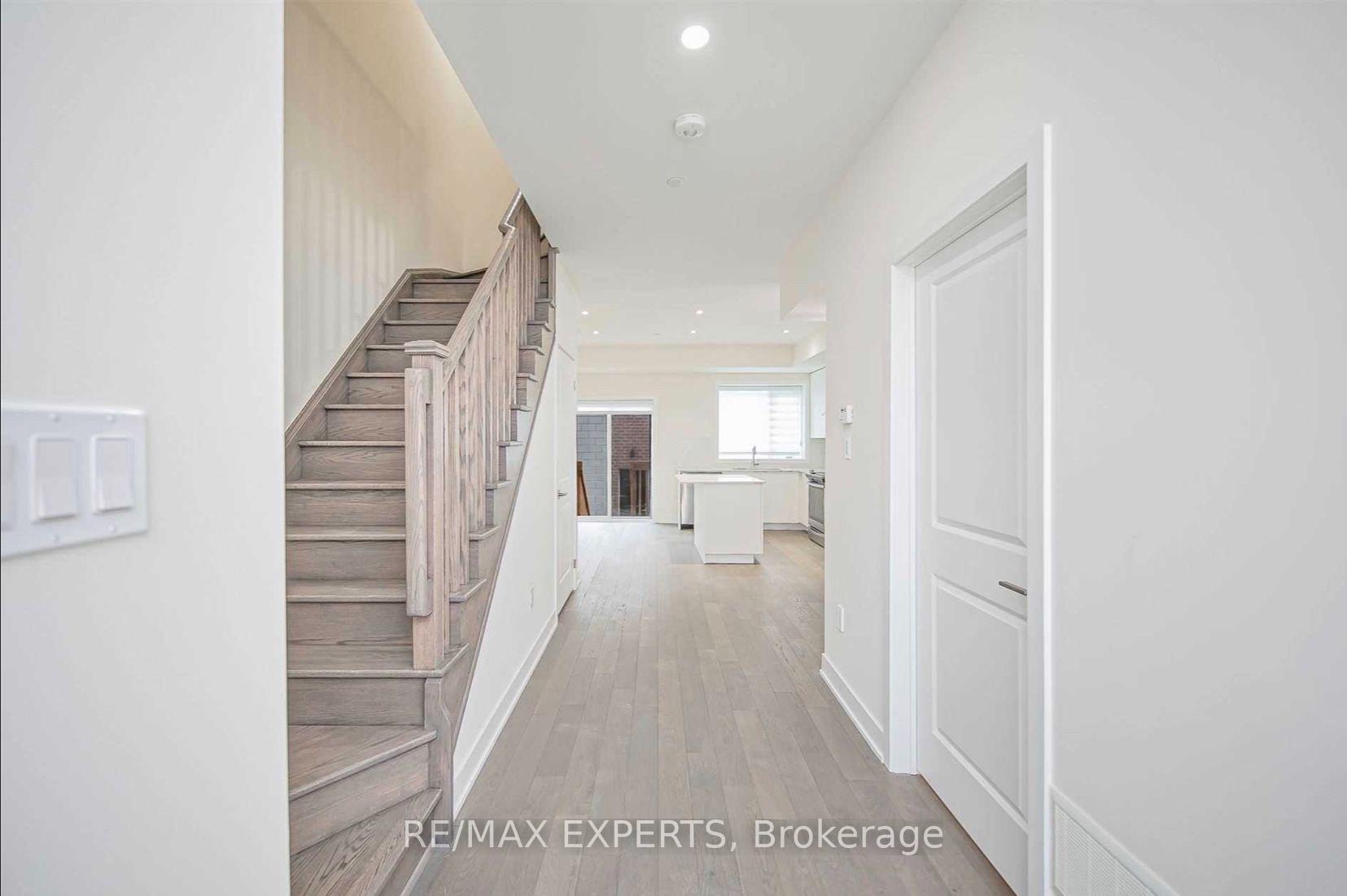 Photo 5 of 54 William Duncan Road, North York, Downsview-Roding-CFB — HOMEH