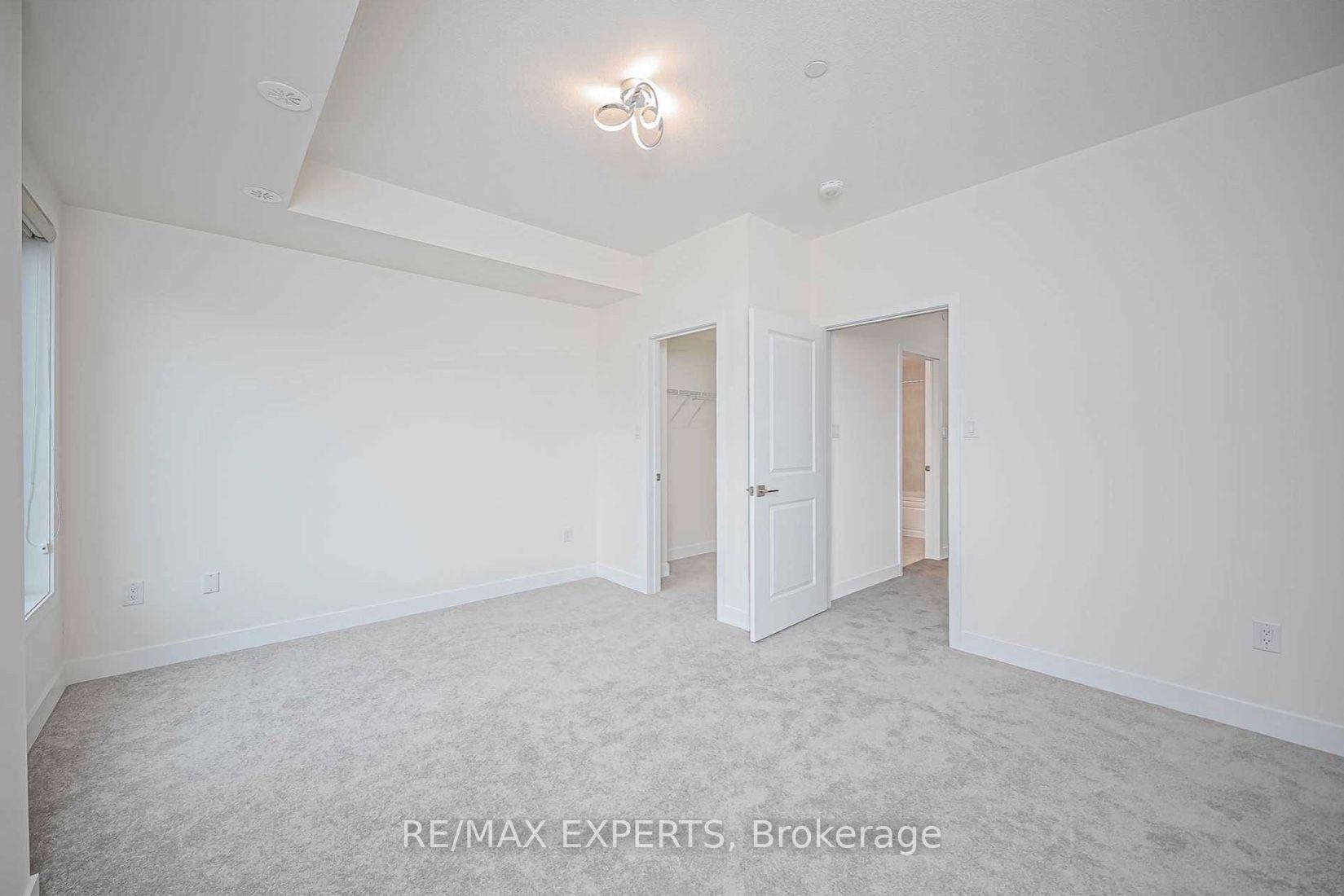 Photo 10 of 54 William Duncan Road, North York, Downsview-Roding-CFB — HOMEH