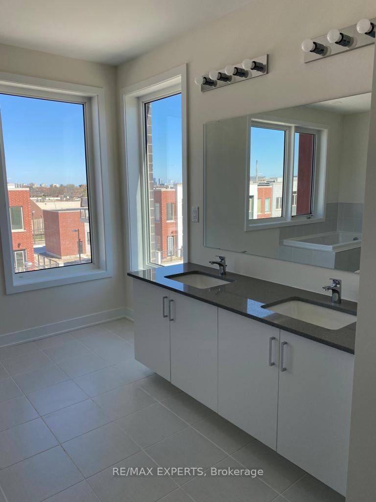 Photo 11 of 54 William Duncan Road, North York, Downsview-Roding-CFB — HOMEH
