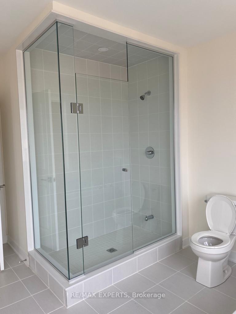 Photo 13 of 54 William Duncan Road, North York, Downsview-Roding-CFB — HOMEH