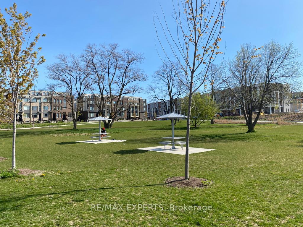 Photo 19 of 54 William Duncan Road, North York, Downsview-Roding-CFB — HOMEH