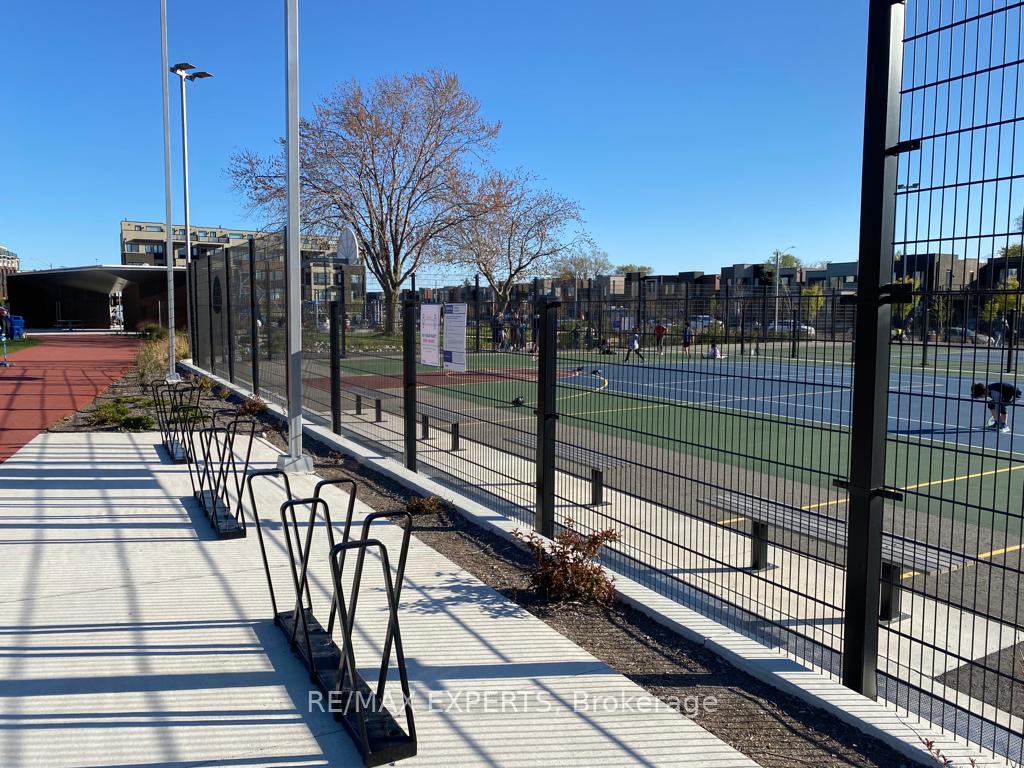 Photo 21 of 54 William Duncan Road, North York, Downsview-Roding-CFB — HOMEH